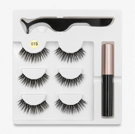A Pair Of False Eyelashes With Magnets In Fashion - Zentelle Beauty