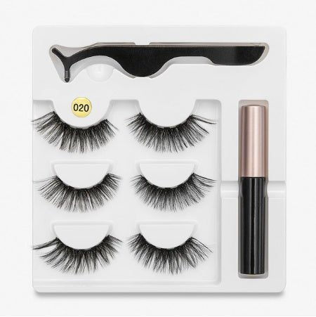 A Pair Of False Eyelashes With Magnets In Fashion - Zentelle Beauty