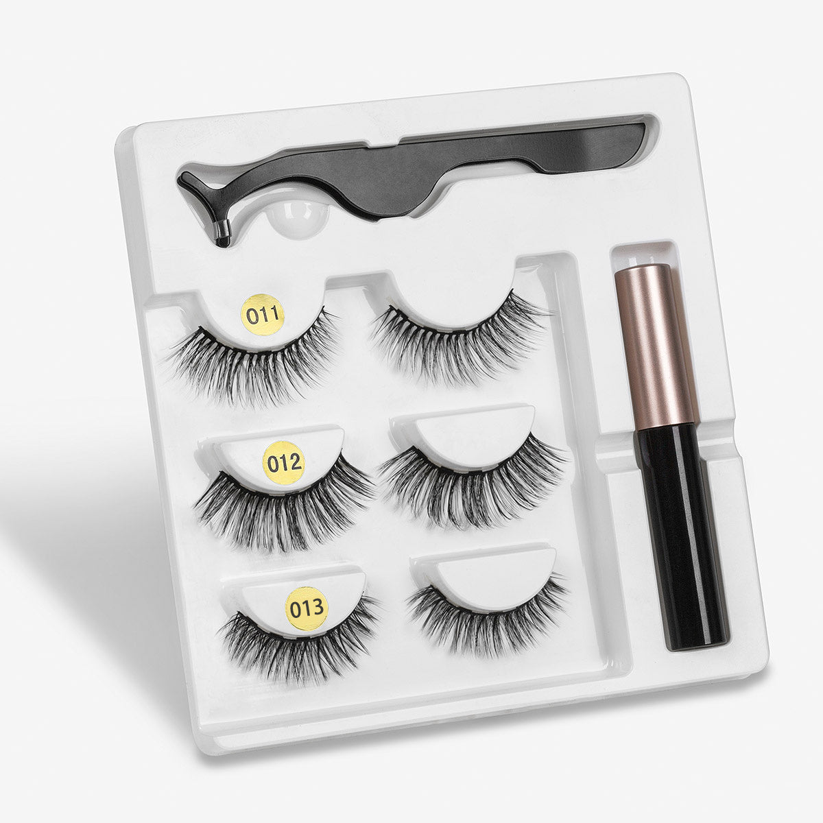 A Pair Of False Eyelashes With Magnets In Fashion - Zentelle Beauty