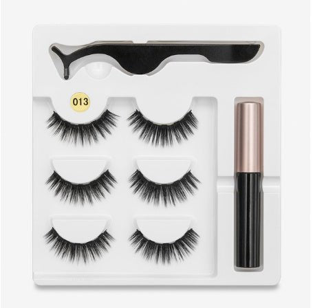 A Pair Of False Eyelashes With Magnets In Fashion - Zentelle Beauty