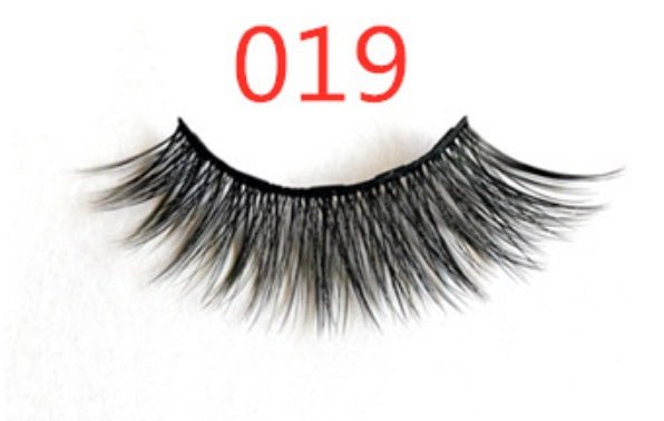 A Pair Of False Eyelashes With Magnets In Fashion - Zentelle Beauty