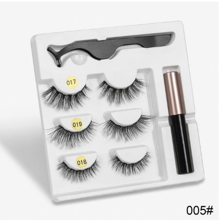 A Pair Of False Eyelashes With Magnets In Fashion - Zentelle Beauty