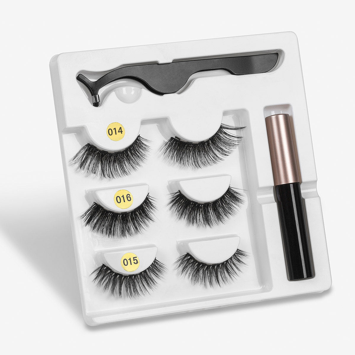 A Pair Of False Eyelashes With Magnets In Fashion - Zentelle Beauty