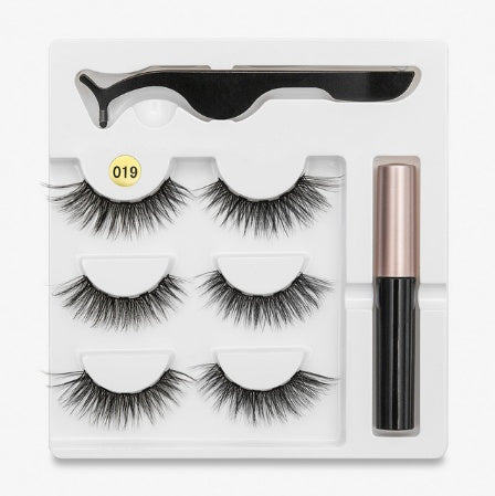 A Pair Of False Eyelashes With Magnets In Fashion - Zentelle Beauty