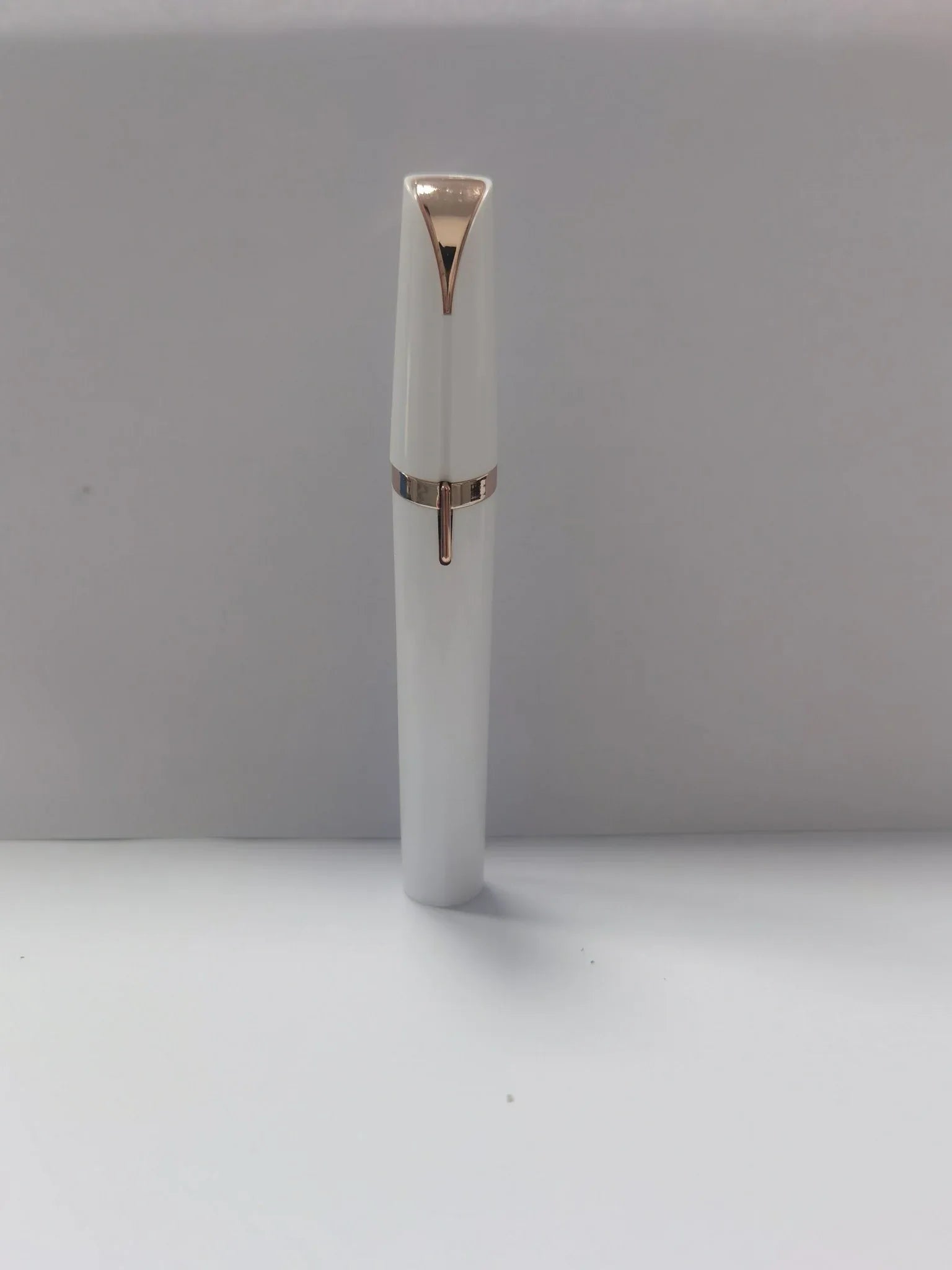 Painless Mini Electric Eyebrow Trimmer with LED Light - Zentelle Beauty